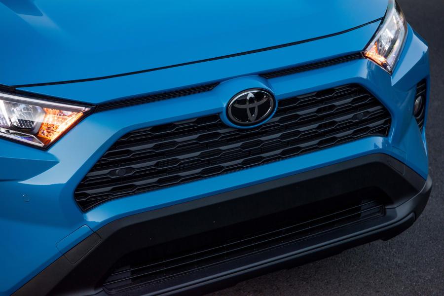 Детали экстерьера Toyota RAV4 XLE AWD 2018 года  (NA) (фото 22 из 34)